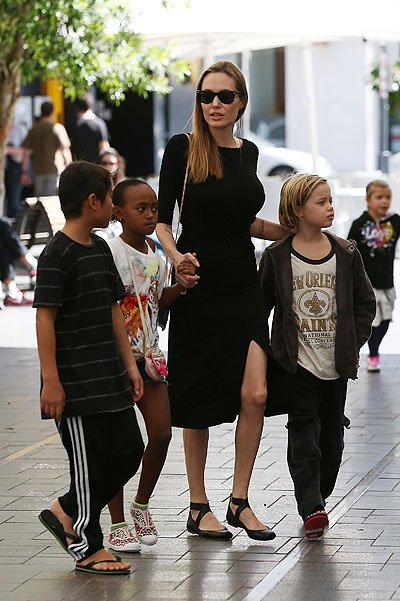Анджелина Джоли с детьми в Сиднее 1
