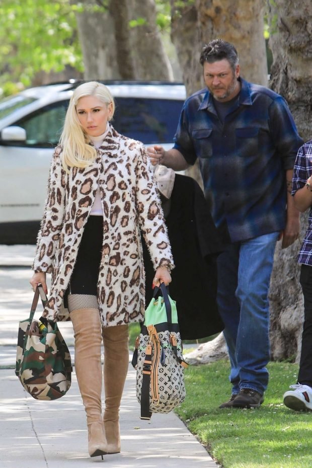 Gwen Stefani: Arrives at her parents house -11