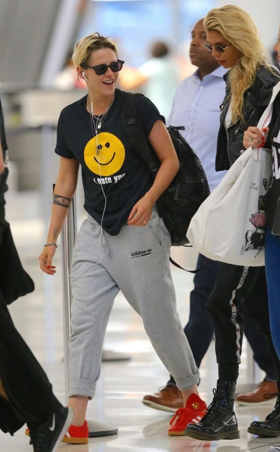 Kristen Stewart and Stella Maxwell â Arriving at JFK Airport-08