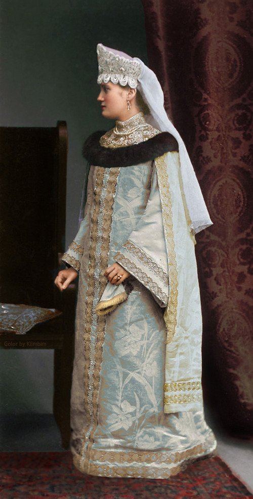 Великолепие костюмированного бала Романовых в раскрашенных фотографиях 1903 года 28
