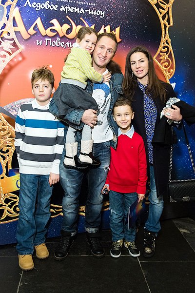 Оскар Кучера с семьей