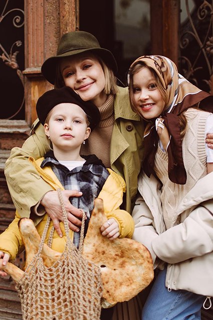 Юлия Пересильд с дочерьми Марией и Анной