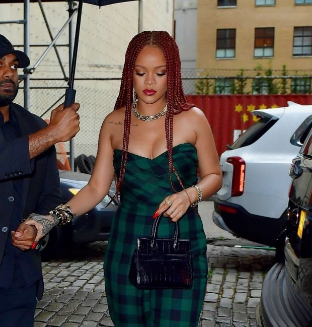 Rihanna: Arriving at Late Night with Seth Meyers in New York-03