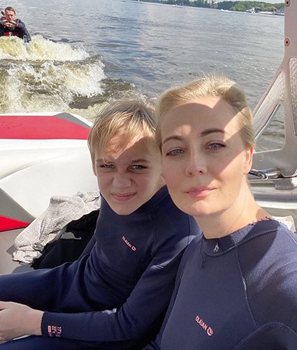 Алексей и Юлия Навальные с сыном Захаром