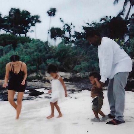 Ким Кардашьян и Канье Уэст с детьми