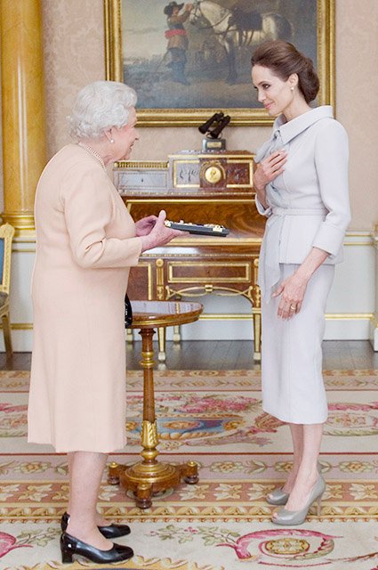 Королева Елизавета II и Анджелина Джоли, 2014 год