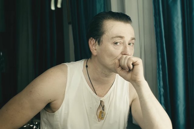 Сергей Безруков в клипе на песню 