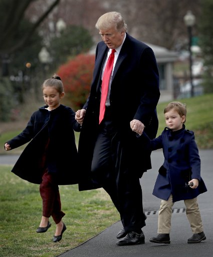 Дональд Трамп с внуками Арабеллой и Джозефом
