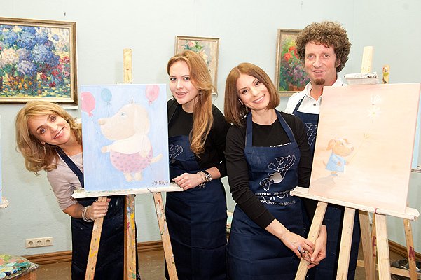 Анна Горшкова и Ирина Лачина с преподавателями живописи