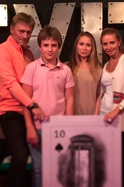 Дмитрий Песков и Татьяна Навка с детьми