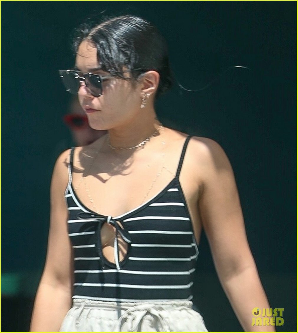 vanessa hudgens dons key hole tank top for lunch outing in la 014129535