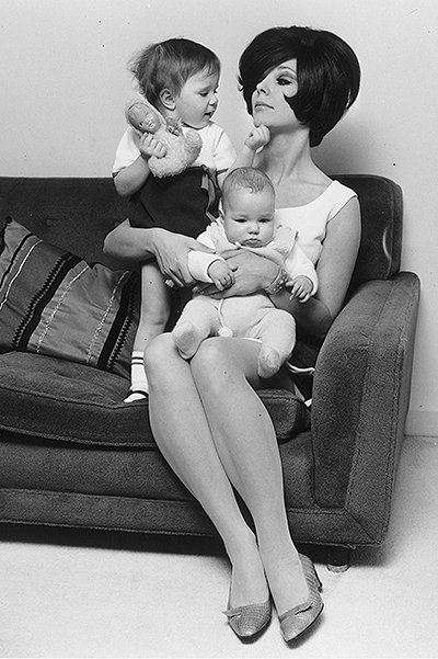 Джоан Коллинз с детьми
