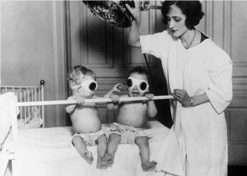 3. Во избежание рахита, дети зимой получали искусственный загар, приблизительно 1925 год медицина, ретро, фото