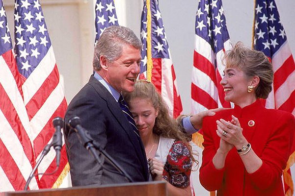 Билл Клинтон и Хиллари Клинтон с дочерью