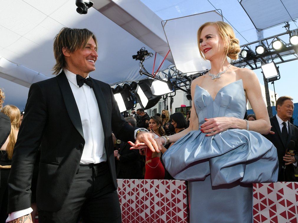 Nicole Kidman & Keith Urban at the 2022 Oscars: Red Carpet Photos – SheKnows