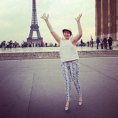 Лина Данэм в восторге от поездки в Париж