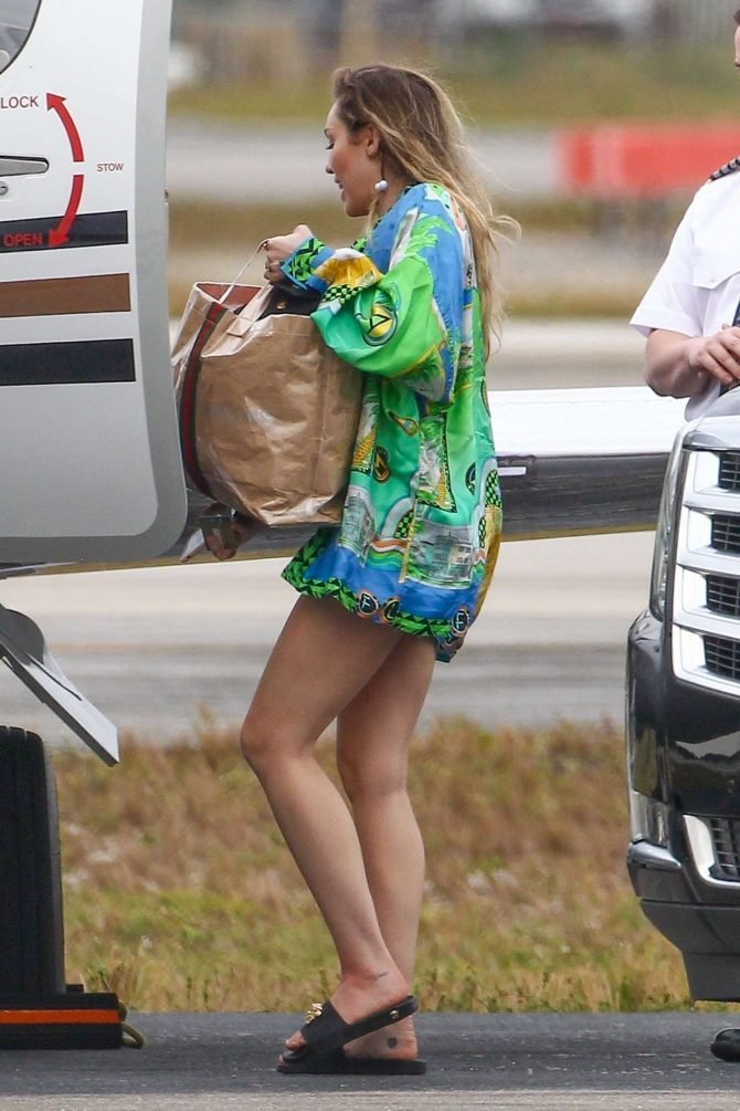 Miley Cyrus: Out in Miami Beach -09