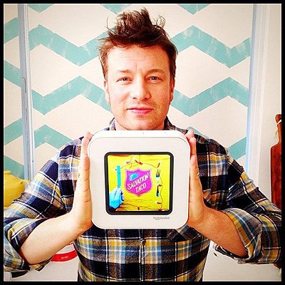 Джейми Оливер демонстрирует Instacube - цифровую рамку для Instagram