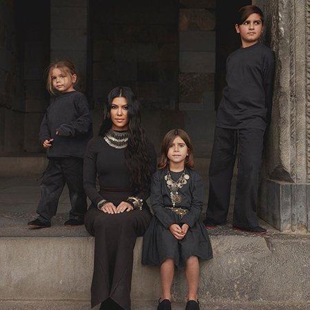 Кортни Кардашьян с дочерьми Рэйн и Пенелопой и сыном Мейсоном