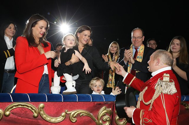 Полин Дюкре, принцесса Стефания, принцесса Габриэлла, принц Жак и князь Альбер II