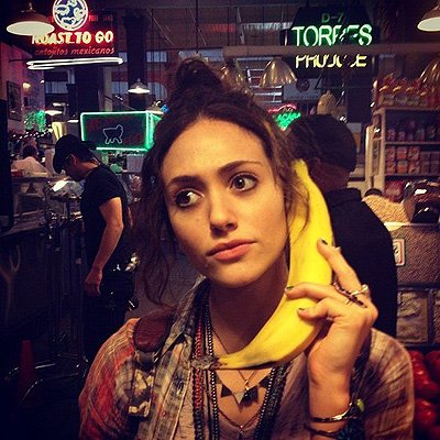 Новый телефон Эмми Россам - теперь банановый!