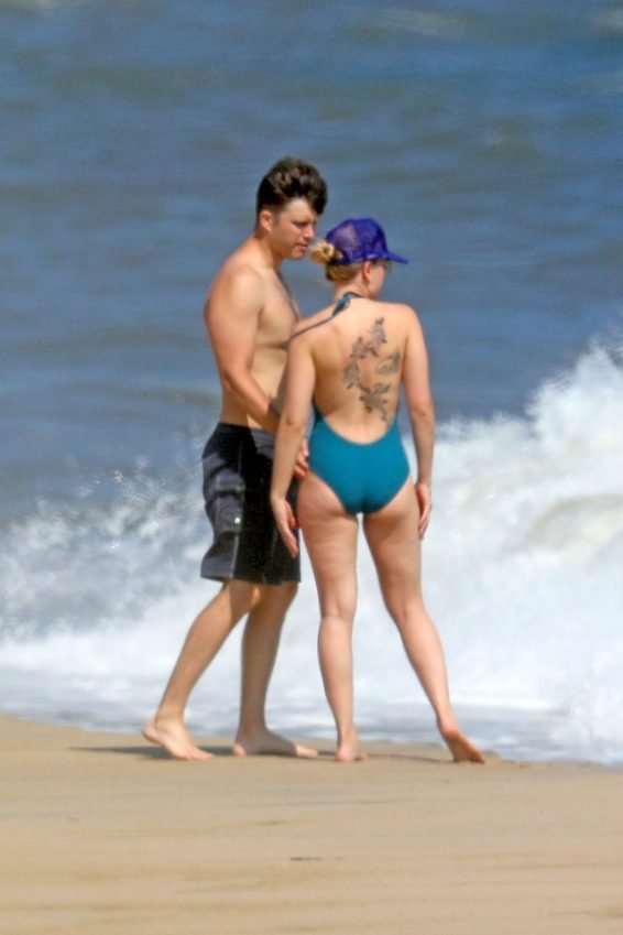 Scarlett Johansson 2019 : Scarlett Johansson â Bikini candids at a beach in NY -17