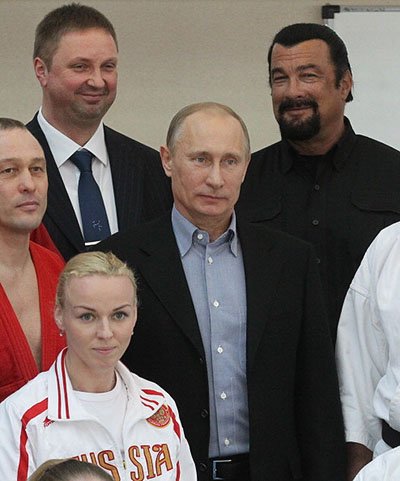 Владимир Путин и Стивен Сигал на открытии школы самбо в Москве, 2013 год