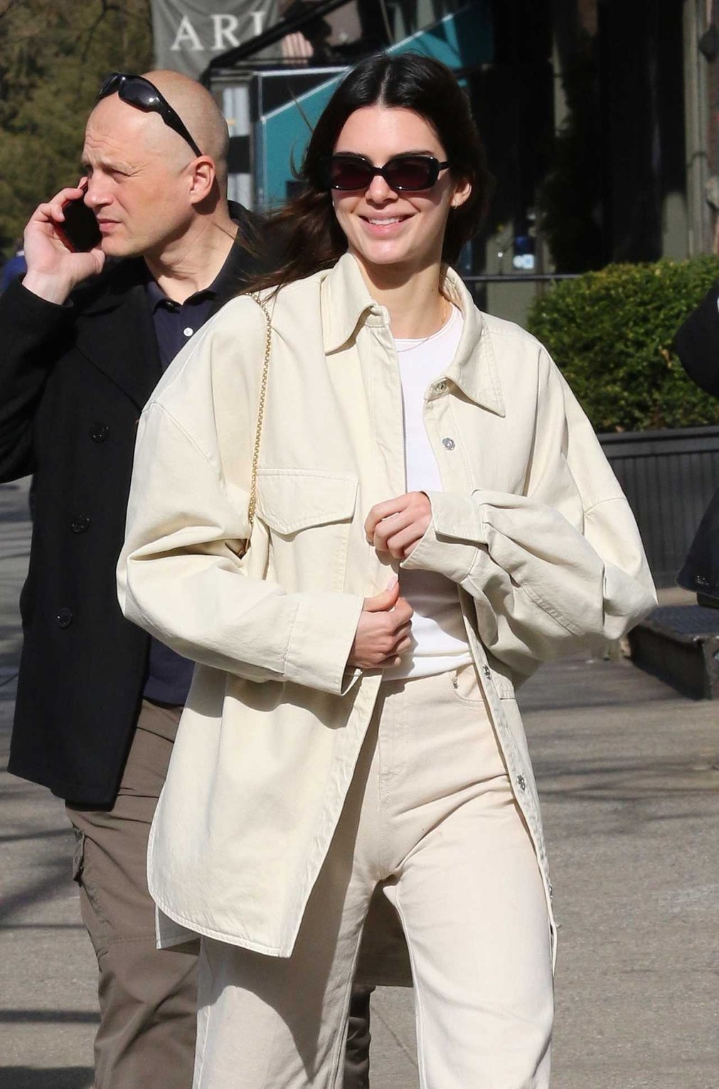 Kendall Jenner - Goes for a walk with friends after lunch in New York