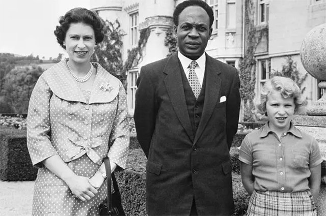 Королева Елизавета II с дочерью принцессой Анной и премьер-министром Ганы 