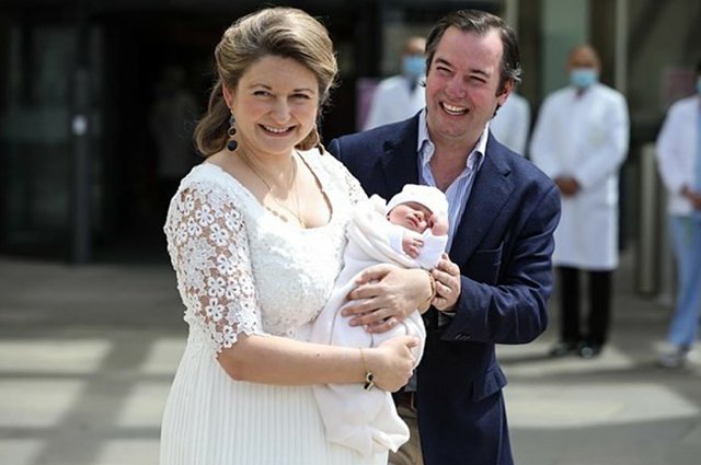 Принц Люксембурга Гийом и принцесса Стефания с сыном