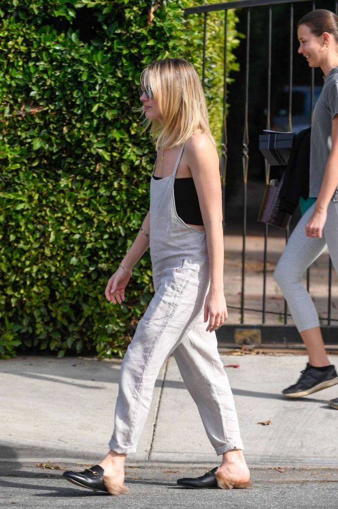 Margot Robbie: Out in Los Angeles -11