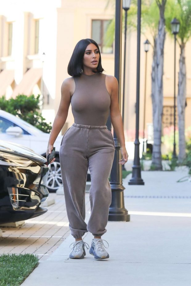 Kim Kardashian: Out in Los Angeles-08