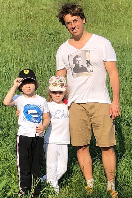 Максим Галкин с сыном Гарри и дочерью Лизой