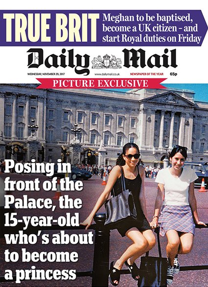 Меган Маркл позирует на фоне Букингемского дворца
