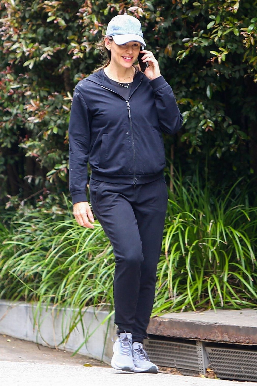 Jennifer Garner - morning walk through her Brentwood neighborhood