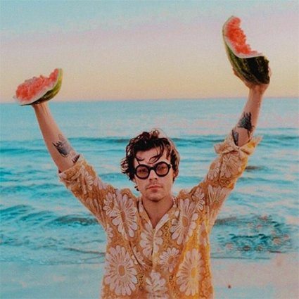 Гарри Стайлс в клипе Watermelon Sugar