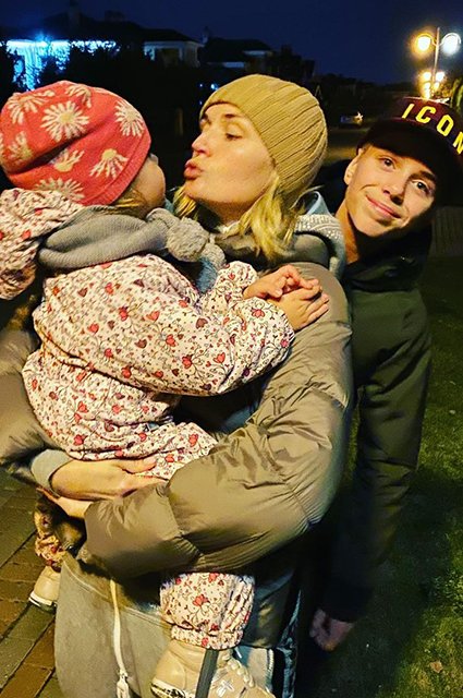 Полина Гагарина с дочерью Мией и сыном Петром
