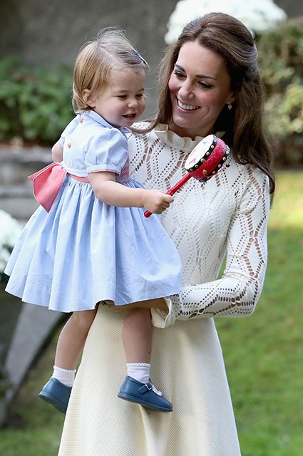 Кейт Миддлтон с принцессой Шарлоттой