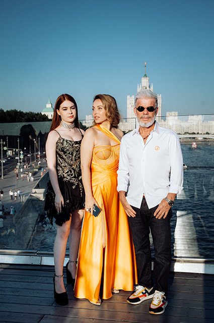 Олег Газманов с женой Мариной и дочерью Марианной