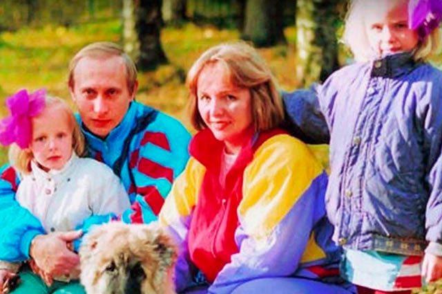 Владимир и Людмила Путины с детьми