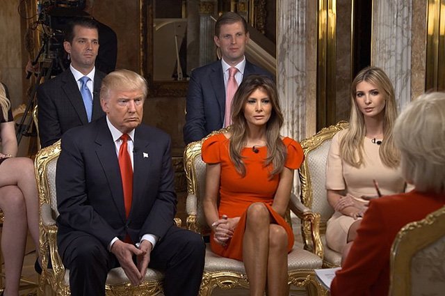 Дональд Трамп с женой Меланией и детьми