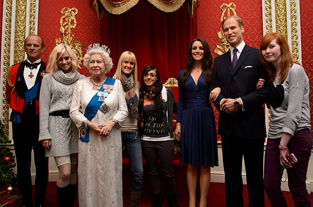 Восковые копии принца Филиппа, королевы Елизаветы II, Кейт Миддлтон и принца Уильяма