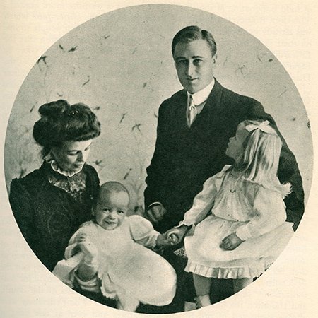 Элеонора и Франклин Рузвельт  с детьми