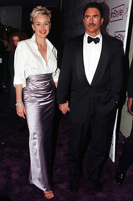 Шэрон Стоун (Vera Wang) и Фил Бронштейн, 1998 год
