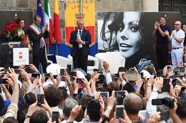 Софи Лорен на вручении титула почетной гражданки Неаполя