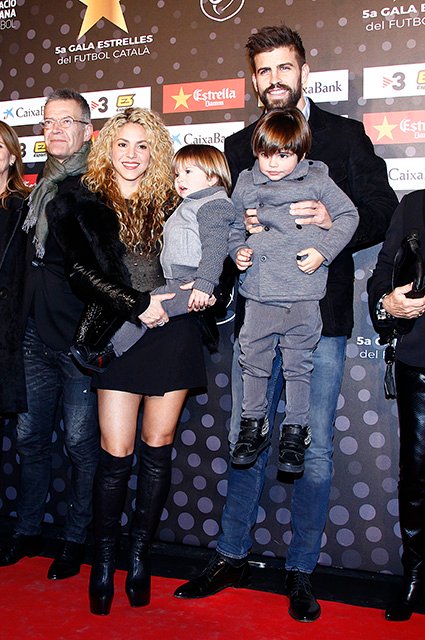 Шакира и Жерар Пике с сыновьями Сашей и Миланом