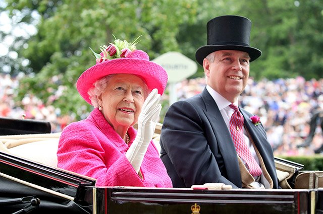 Королева Елизавета II и принц Эндрю