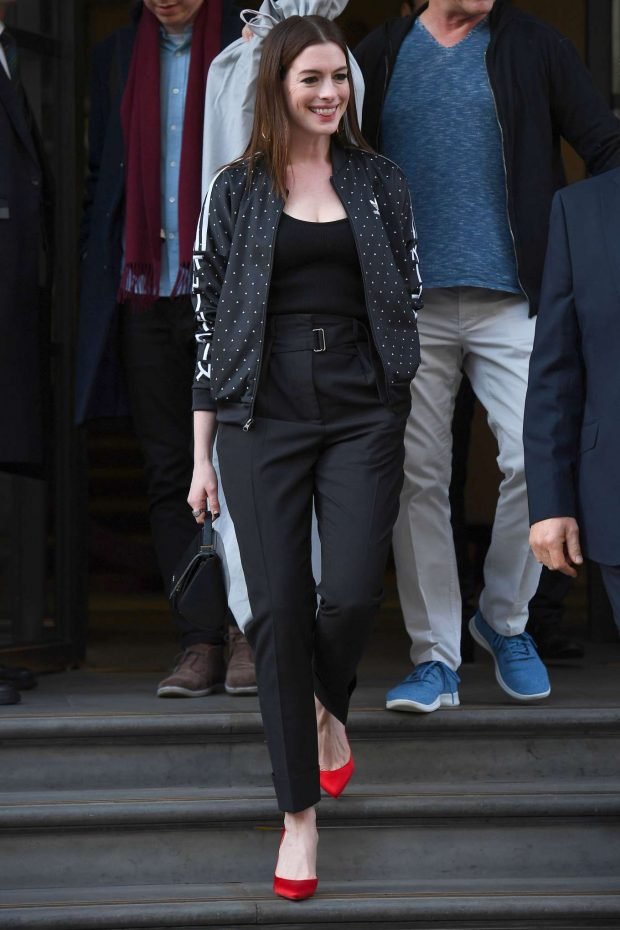 Anne Hathaway: Out in London -01