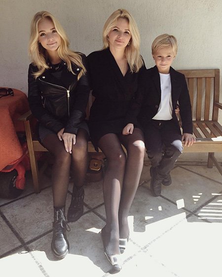 Лиза с мамой Екатериной и братом Дени