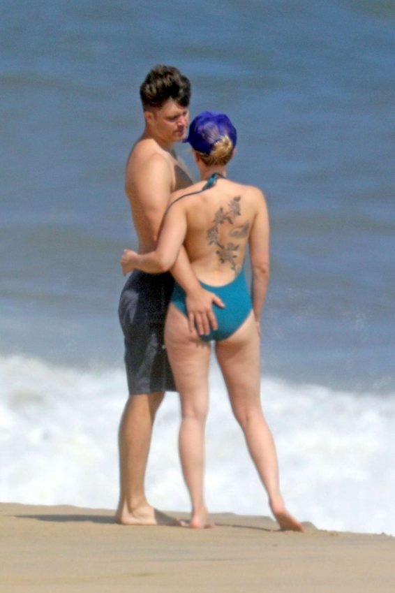 Scarlett Johansson 2019 : Scarlett Johansson â Bikini candids at a beach in NY -15